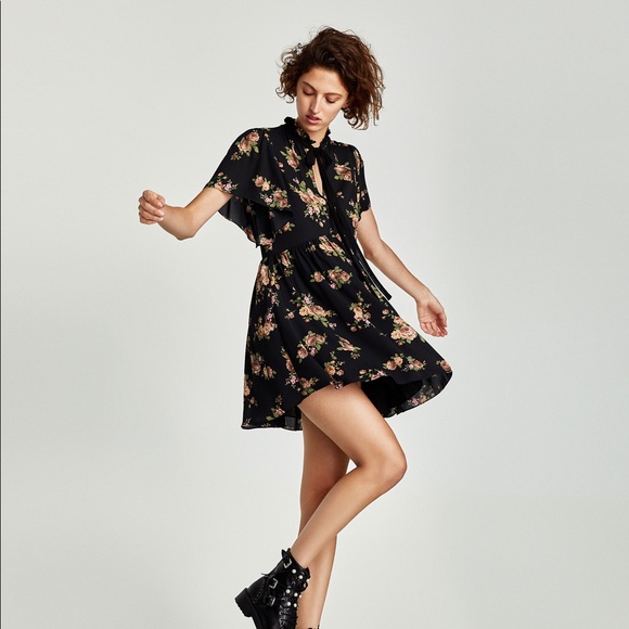 Flutter sleeve dark floral minidress - Picture 5 of 5